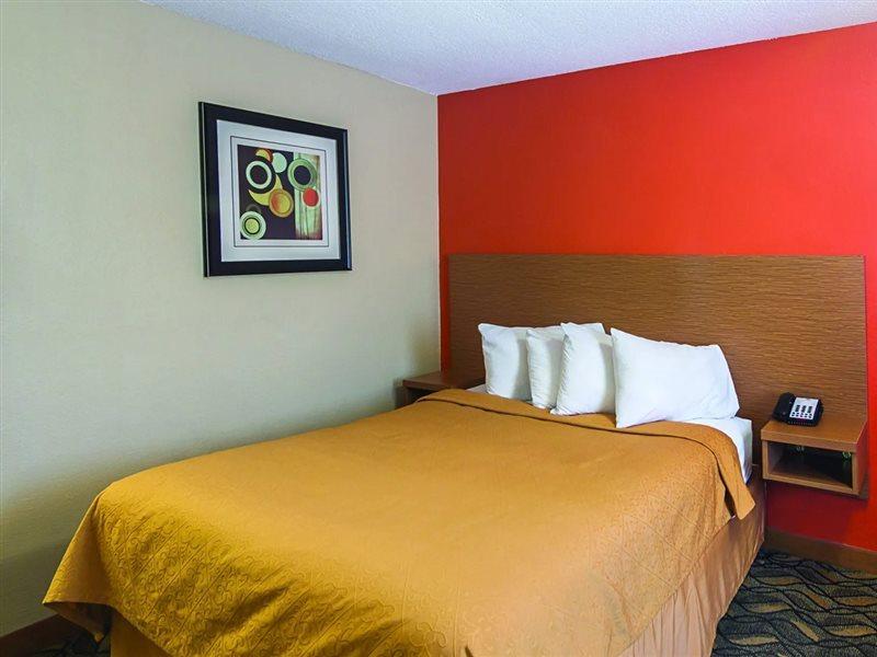 Days Inn & Suites By Wyndham Arlington Near Six Flags Bagian luar foto