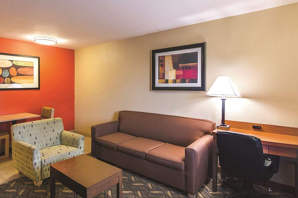 Days Inn & Suites By Wyndham Arlington Near Six Flags Ruang foto
